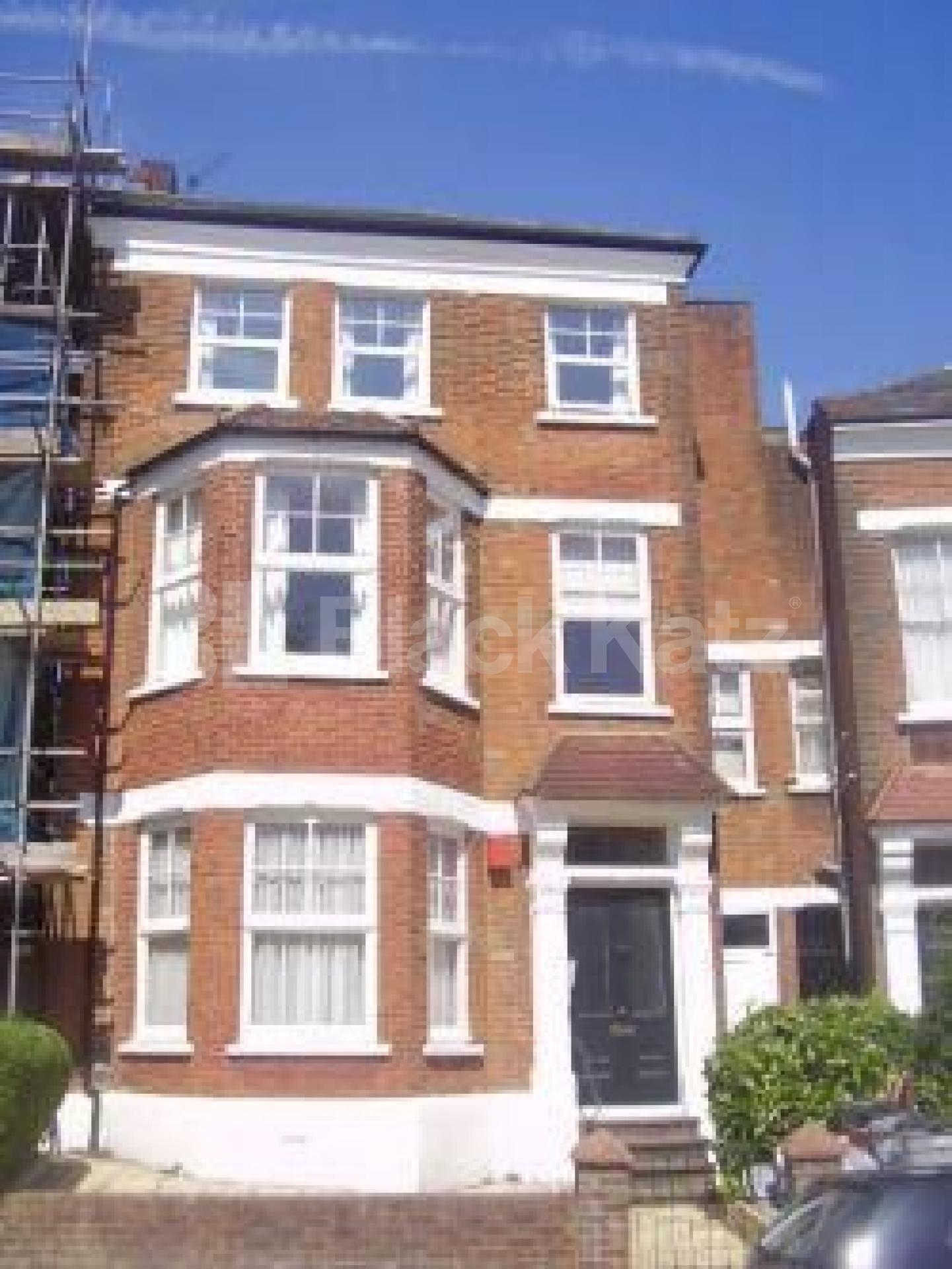 			Must See !, 3 Bedroom, 1 bath, 1 reception Flat			 Hornsey Rise Gardens, CROUCH END BORDERS N19 N19